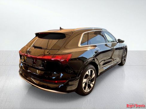 Used 2022 Audi e-tron Premium Plus w/ Premium Plus Package AWD/4WD image 4