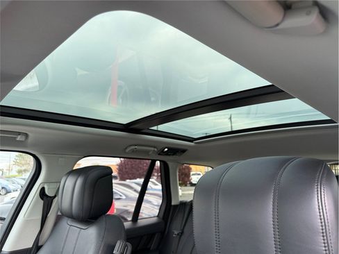 Used 2018 Land Rover Range Rover HSE image 29