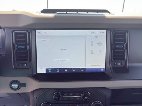 Used 2022 Ford Bronco Wildtrak image 14