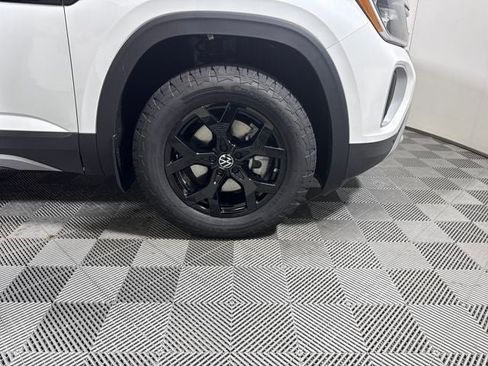 New 2026 Volkswagen Atlas Peak Edition image 11