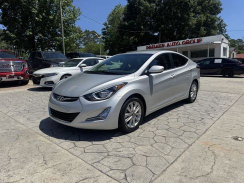 Used 2015 Hyundai Elantra SE w/ Option Group 02 FWD image 1