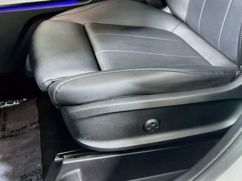 Used 2020 Mercedes-Benz GLB 250 4MATIC image 17