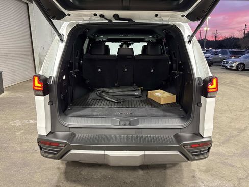Certified 2025 Lexus LX 700h Luxury image 11
