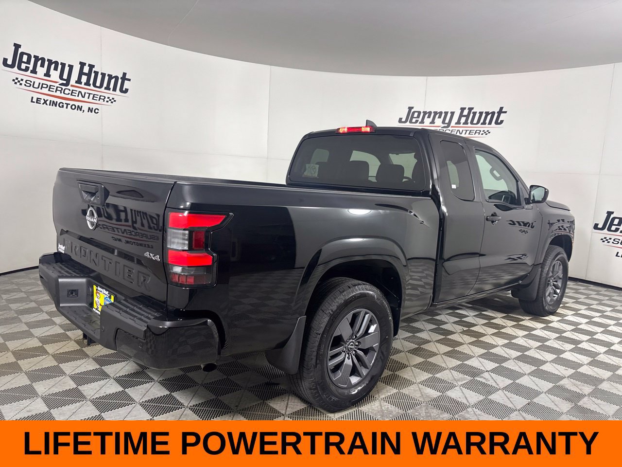 Used 2025 Nissan Frontier SV AWD/4WD image 6