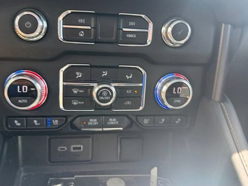 Used 2023 GMC Yukon AT4 w/ AT4 Premium Package AWD/4WD image 32