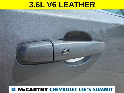 Used 2023 Chevrolet Traverse LT FWD image 23