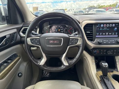 Used 2019 GMC Acadia Denali w/ Technology Package FWD image 21