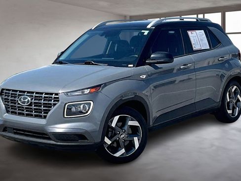 Used 2022 Hyundai Venue Limited FWD image 3