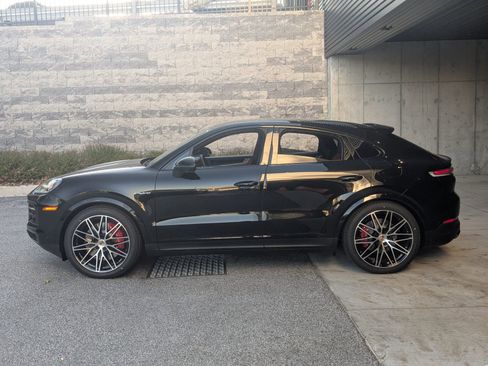 New 2026 Porsche Cayenne S image 2