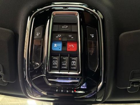 Used 2023 Jeep Grand Cherokee Overland AWD/4WD image 23