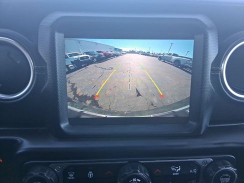 Used 2021 Jeep Wrangler Unlimited Sahara AWD/4WD image 26