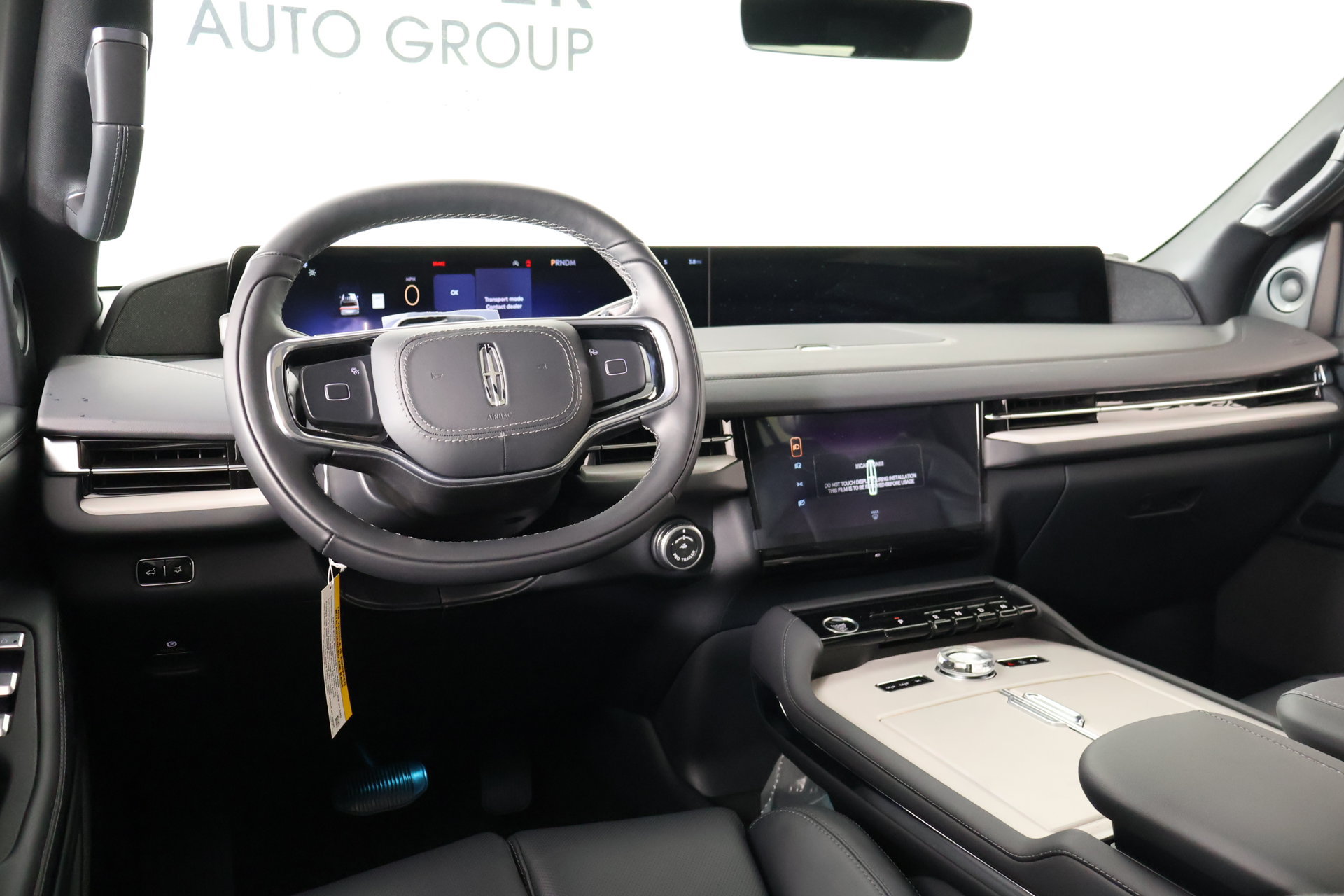 New 2026 Lincoln Navigator L Reserve w/ Jet Appearance Package AWD/4WD image 2