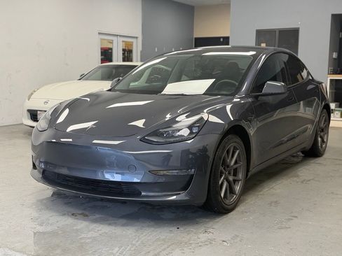 Used 2022 Tesla Model 3 image 1