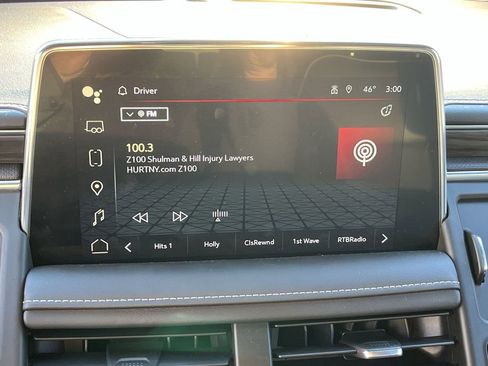 Used 2022 GMC Yukon XL SLT w/ SLT Luxury Package image 16