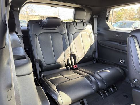 Used 2024 Jeep Grand Cherokee L Limited w/ Luxury Tech Group II image 17