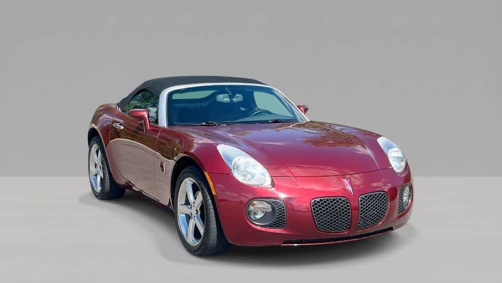 Used 2009 Pontiac Solstice GXP RWD image 2