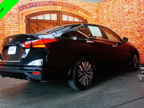 Certified 2023 Nissan Altima 2.5 SV w/ SV Premium Package AWD/4WD image 7
