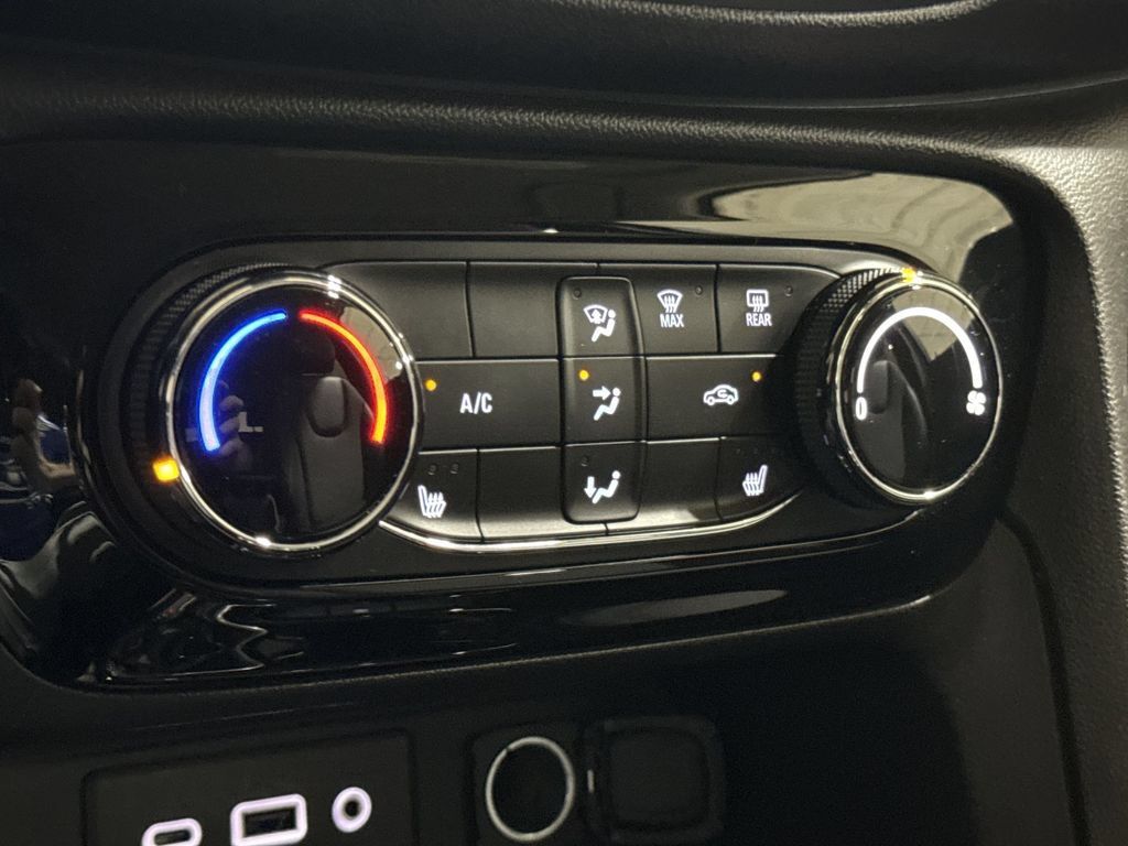 Used 2021 Buick Encore GX Preferred w/ Sport Touring Package FWD image 16