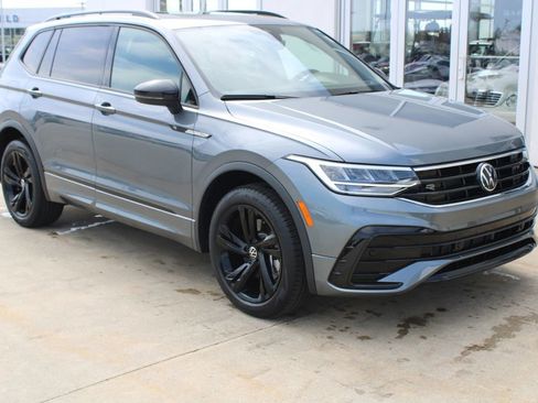 Used 2024 Volkswagen Tiguan SE R-Line image 1