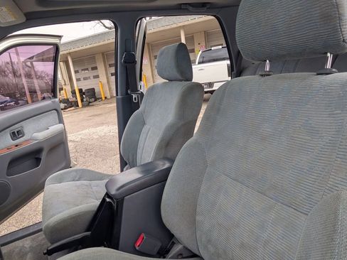 Used 2000 Toyota 4Runner SR5 AWD/4WD image 12