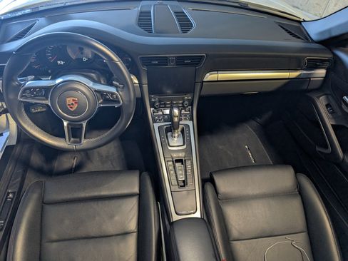 Used 2018 Porsche 911 Carrera 4S image 6