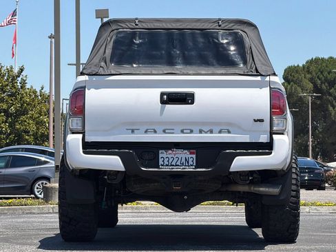 Used 2022 Toyota Tacoma TRD Off-Road AWD/4WD image 6