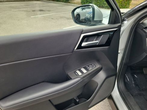 Used 2023 Mitsubishi Outlander SE image 24