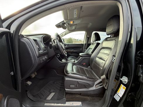 Used 2017 GMC Canyon Denali image 2