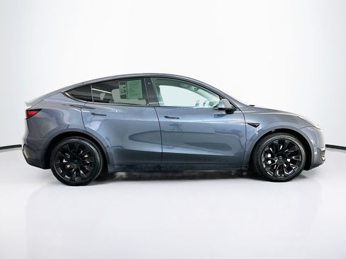 Used 2022 Tesla Model Y Long Range AWD/4WD image 10