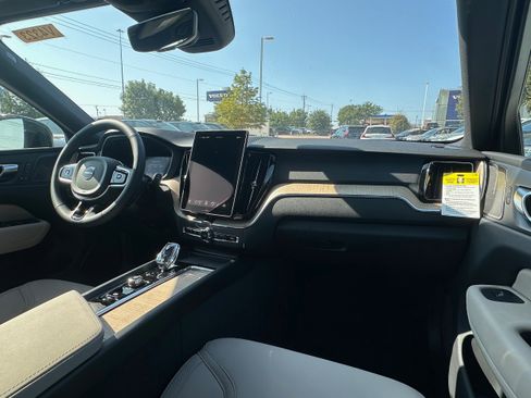 New 2026 Volvo XC60 B5 Plus w/ Climate Package image 10