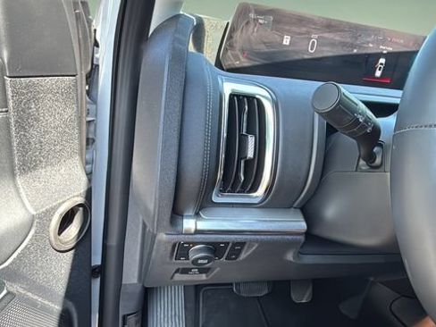 Used 2025 Ford Expedition Platinum w/ Driver's Package AWD/4WD image 22
