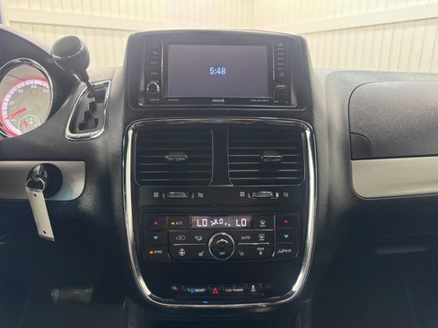 Used 2019 Dodge Grand Caravan GT image 19