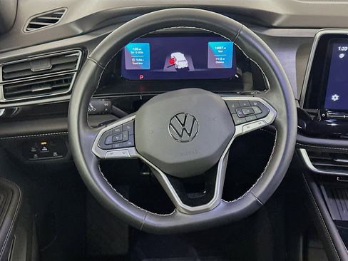 Used 2025 Volkswagen Atlas Cross Sport SE image 18