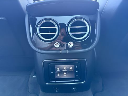 Used 2019 Bentley Bentayga AWD/4WD image 27