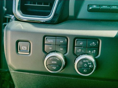Used 2025 GMC Sierra 2500 Denali Ultimate w/ Max Trailering Package AWD/4WD image 22