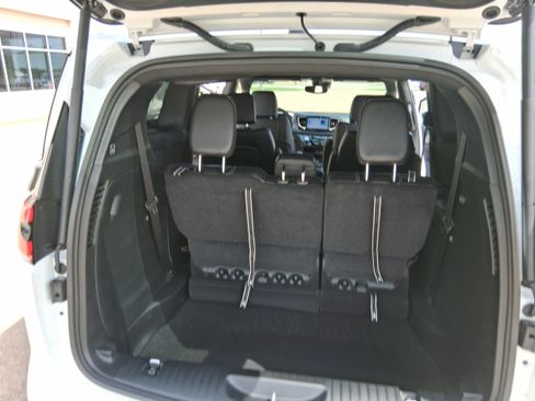 New 2027 Chrysler Pacifica Select w/ Family Tech Group FWD image 18