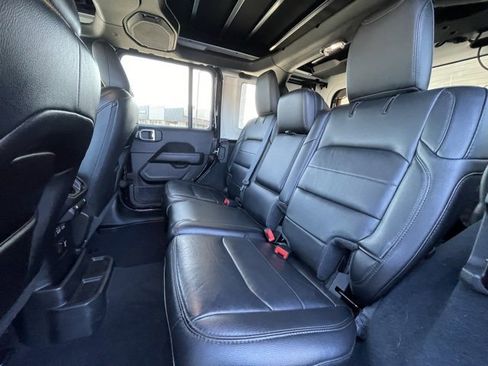 Used 2022 Jeep Wrangler Unlimited Sahara image 18