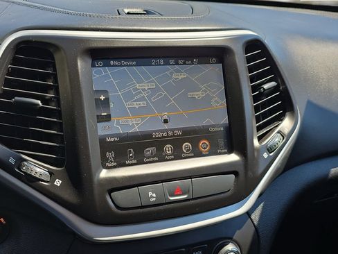Used 2017 Jeep Cherokee Overland w/ Heavy Duty Protection Group AWD/4WD image 24
