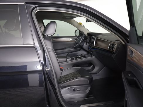 Used 2024 Volkswagen Atlas SEL Premium R-Line AWD/4WD image 32