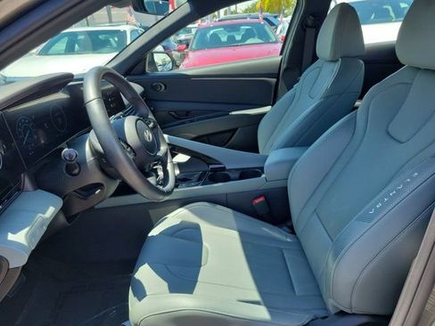 Used 2025 Hyundai Elantra Limited image 11
