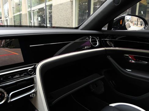 New 2025 Bentley Flying Spur Plug-In Hybrid image 21