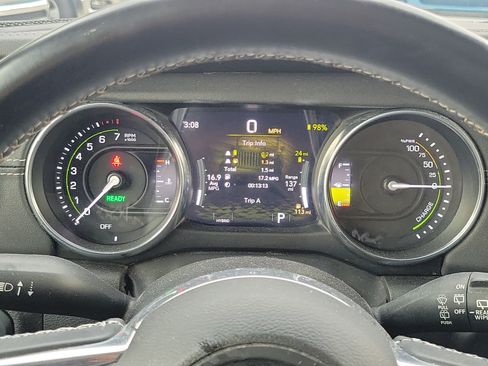 Used 2022 Jeep Wrangler Unlimited Sahara w/ Safety Group AWD/4WD image 19
