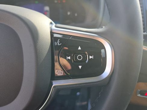 Used 2023 Volvo XC90 B6 Plus image 16