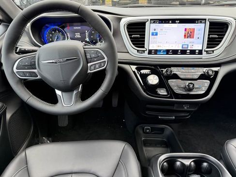 New 2026 Chrysler Pacifica Select image 18