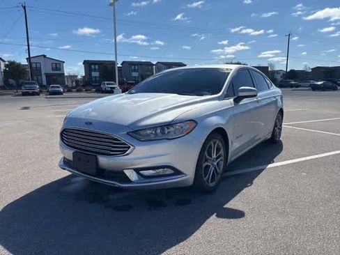 Used 2017 Ford Fusion SE w/ Equipment Group 601A image 1