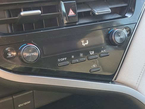 Certified 2022 Toyota Camry LE image 28