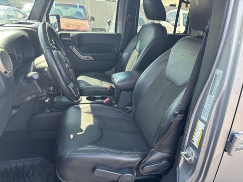 Used 2016 Jeep Wrangler Unlimited Sahara image 15