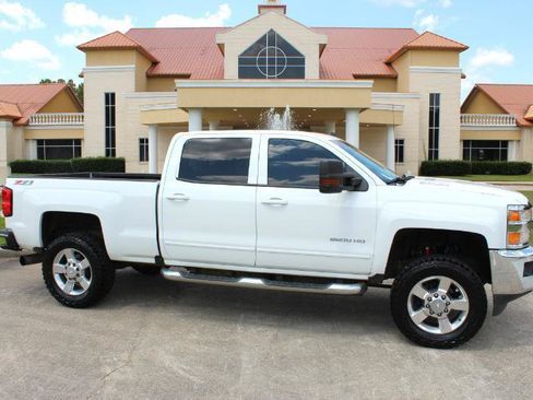 Used 2016 Chevrolet Silverado 2500 LT w/ LT Convenience Package AWD/4WD image 2