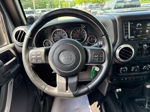 Used 2013 Jeep Wrangler Unlimited Sahara w/ Connectivity Group AWD/4WD image 27