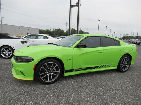 Used 2023 Dodge Charger R/T w/ Harman/Kardon Audio Group RWD image 4